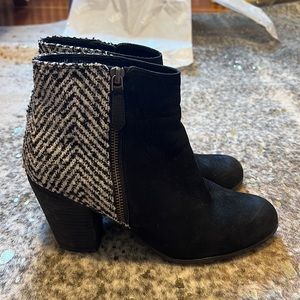 Booties - black & white
